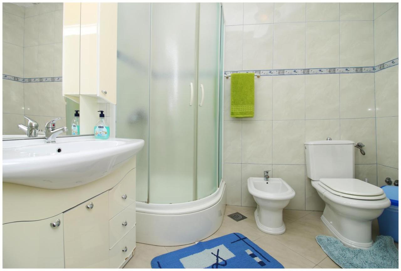 Apartments Ruza Примоштен Екстер'єр фото
