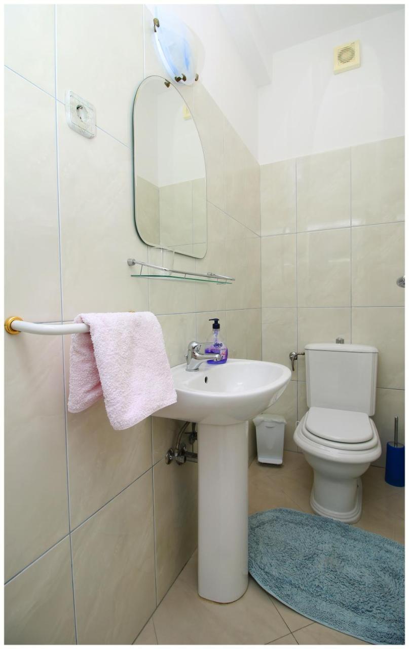 Apartments Ruza Примоштен Екстер'єр фото