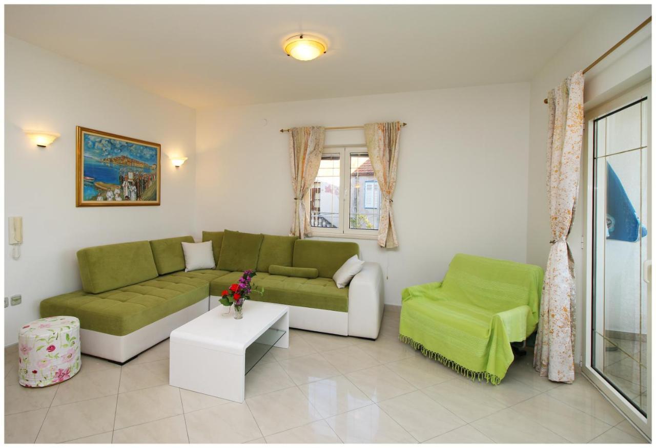 Apartments Ruza Примоштен Екстер'єр фото